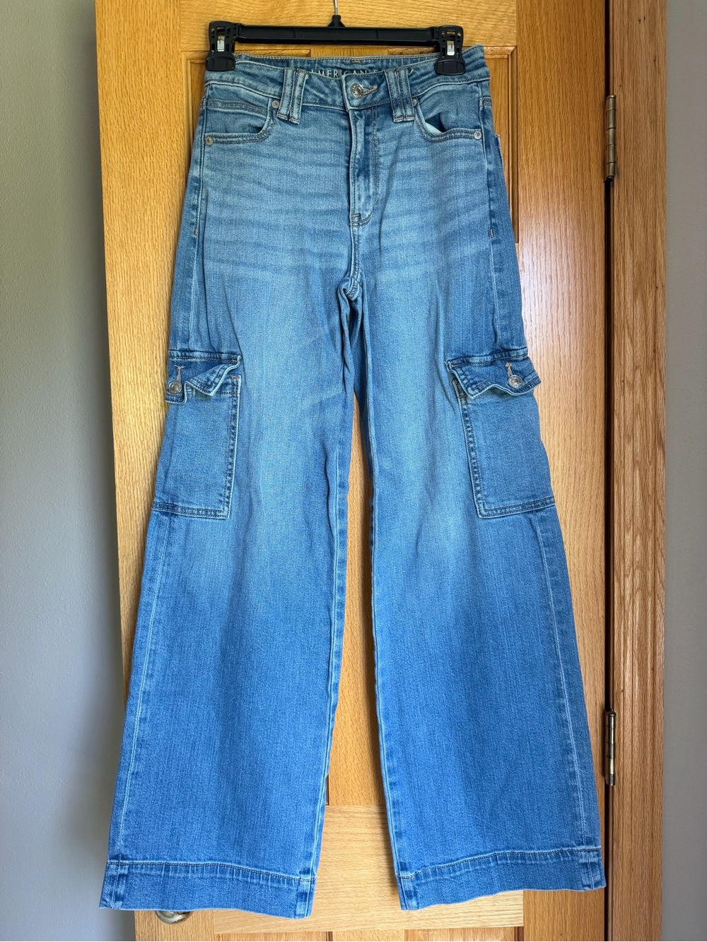 American Eagle Super High Rise Baggy Wide Leg Cargo Jeans Size 000 Medium Wash